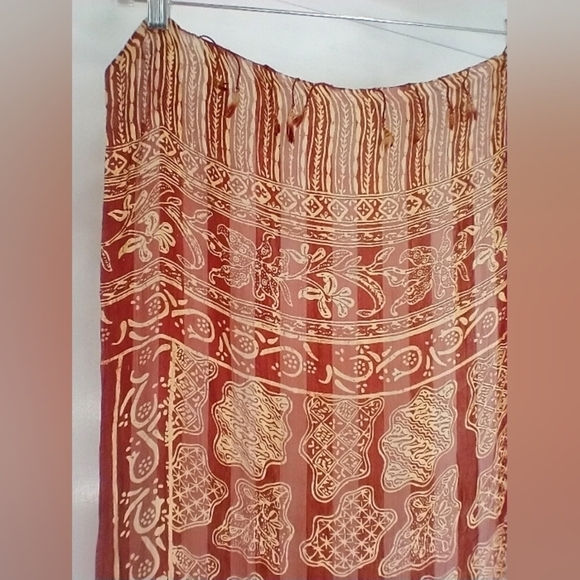 LIGHTWEIGHT PERSIMMON SILK SHAWL - Picture 3 of 5